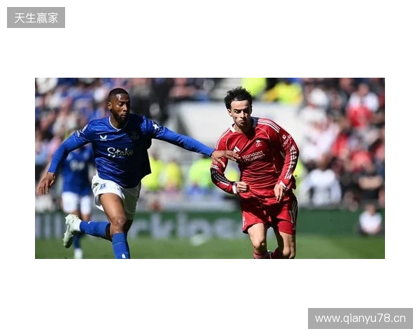 记者：琼斯正考虑结束16年红军生涯，维拉热刺国米有意